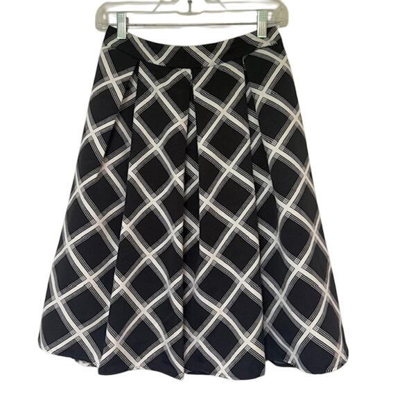 Express Womens Plaid Pleated Circle Skater Skirt Size 4 Feminine Preppy Flare - Picture 1 of 9